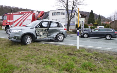 Verkehrsunfall mit eingeklemmter Person