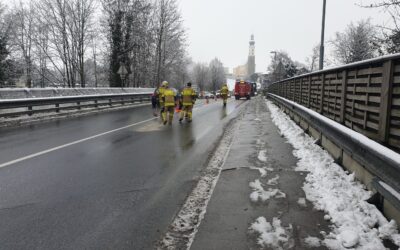 Binden einer Ölspur auf der B-156