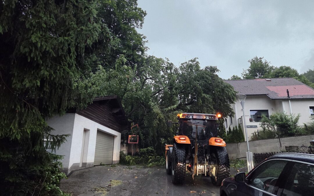 Unwetter fordert Feuerwehr