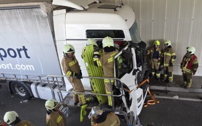 VU mit eingeklemmter Person L118