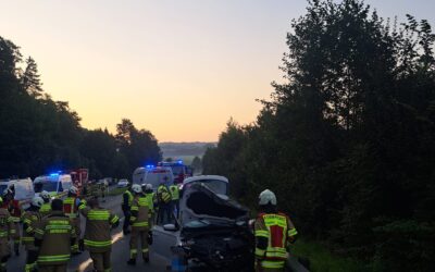 Verkehrsunfall mit eingeklemmter Person