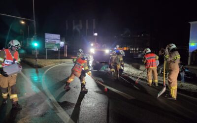 Aufräumen nach VU auf der B156