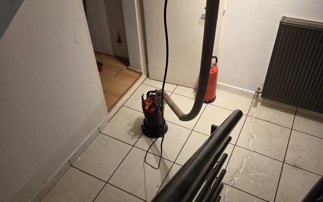 Auspumparbeiten nach Wasserschaden