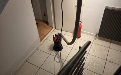 Auspumparbeiten nach Wasserschaden